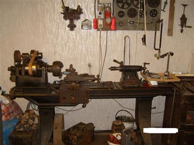 Drehbank mit Riemenantrieb Bj.ca 1900.JPG