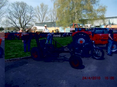 Kiva-Schlepper und Motorrad mit Dieselmotor.JPG