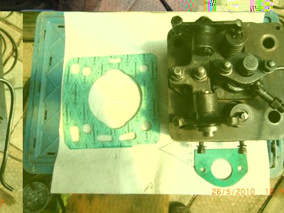 Zylinderkopf mit Dichtung.JPG