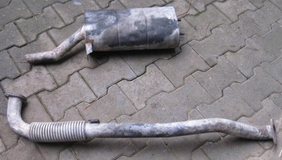 Auspuff nach Ausbrennen im Lagerfeuer1.jpg
